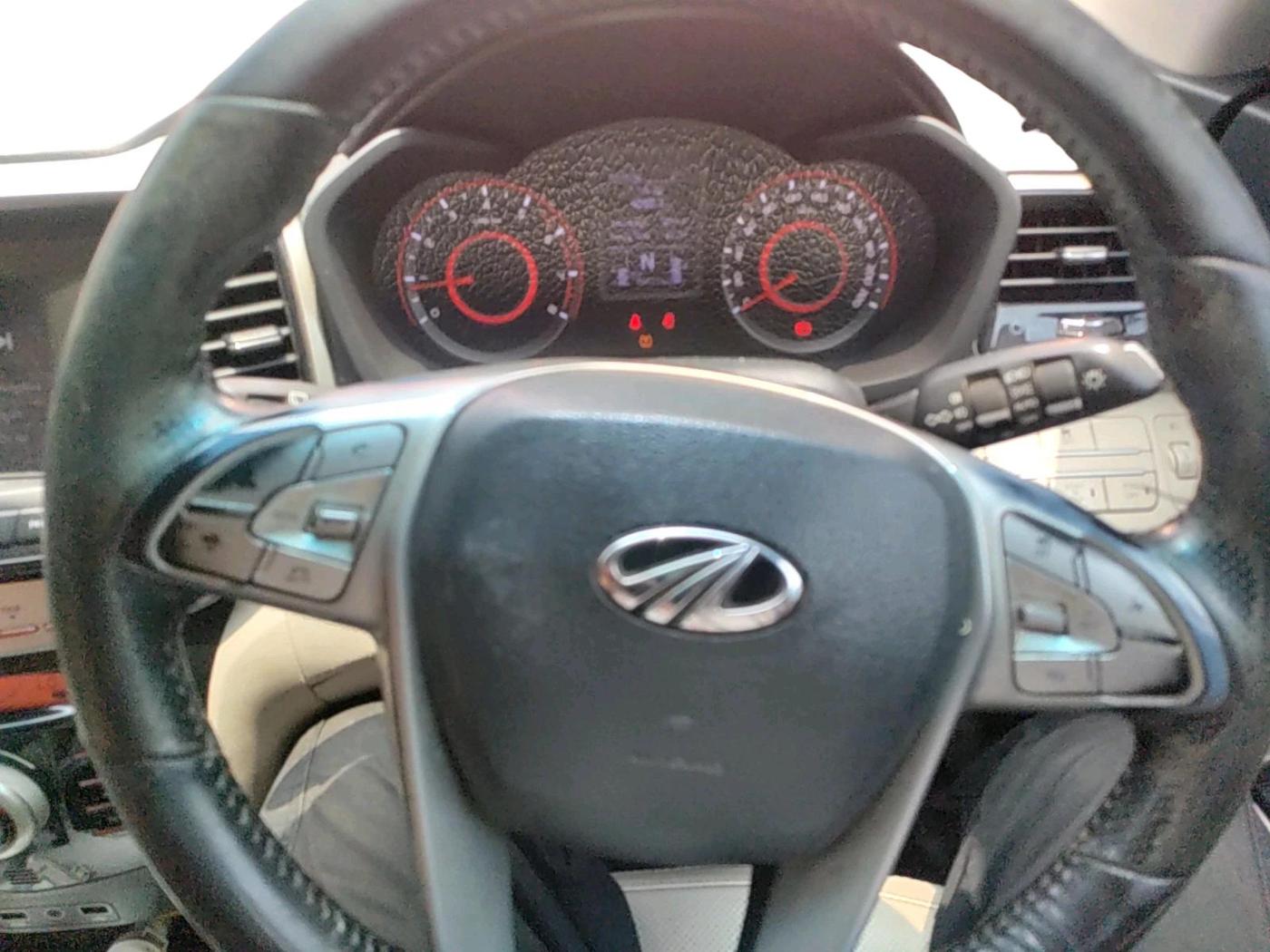 2021 Mahindra XUV300 W8 (O) 1.2 PETROL, Petrol, Manual, 98,661 km, interior