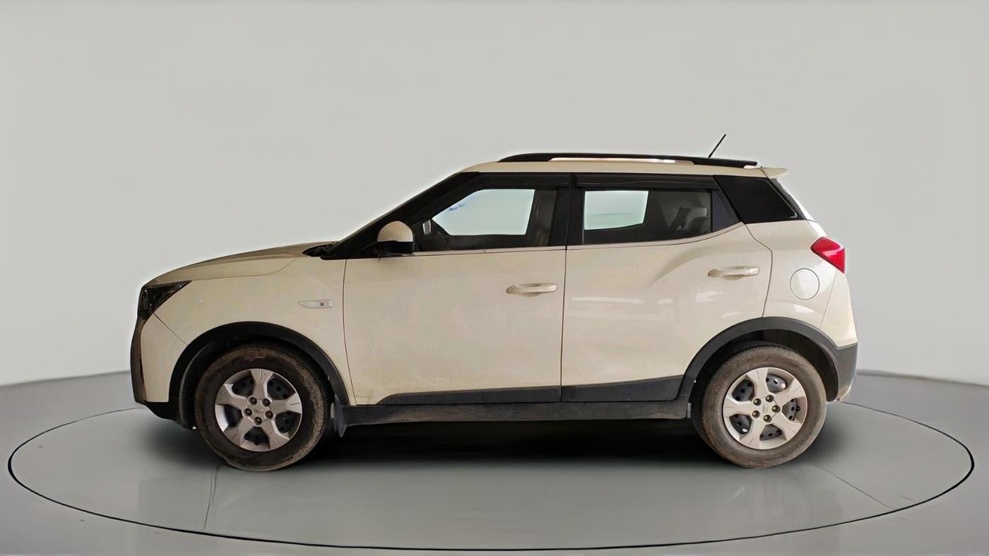 2020 Mahindra XUV300 W6 1.2 PETROL, Petrol, Manual, 24,043 km, exterior
