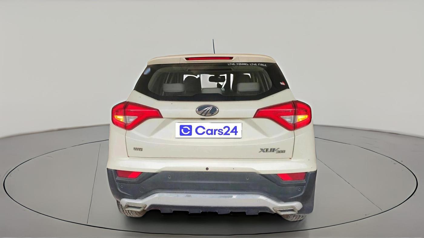 2020 Mahindra XUV300 W6 1.2 PETROL, Petrol, Manual, 24,043 km, exterior