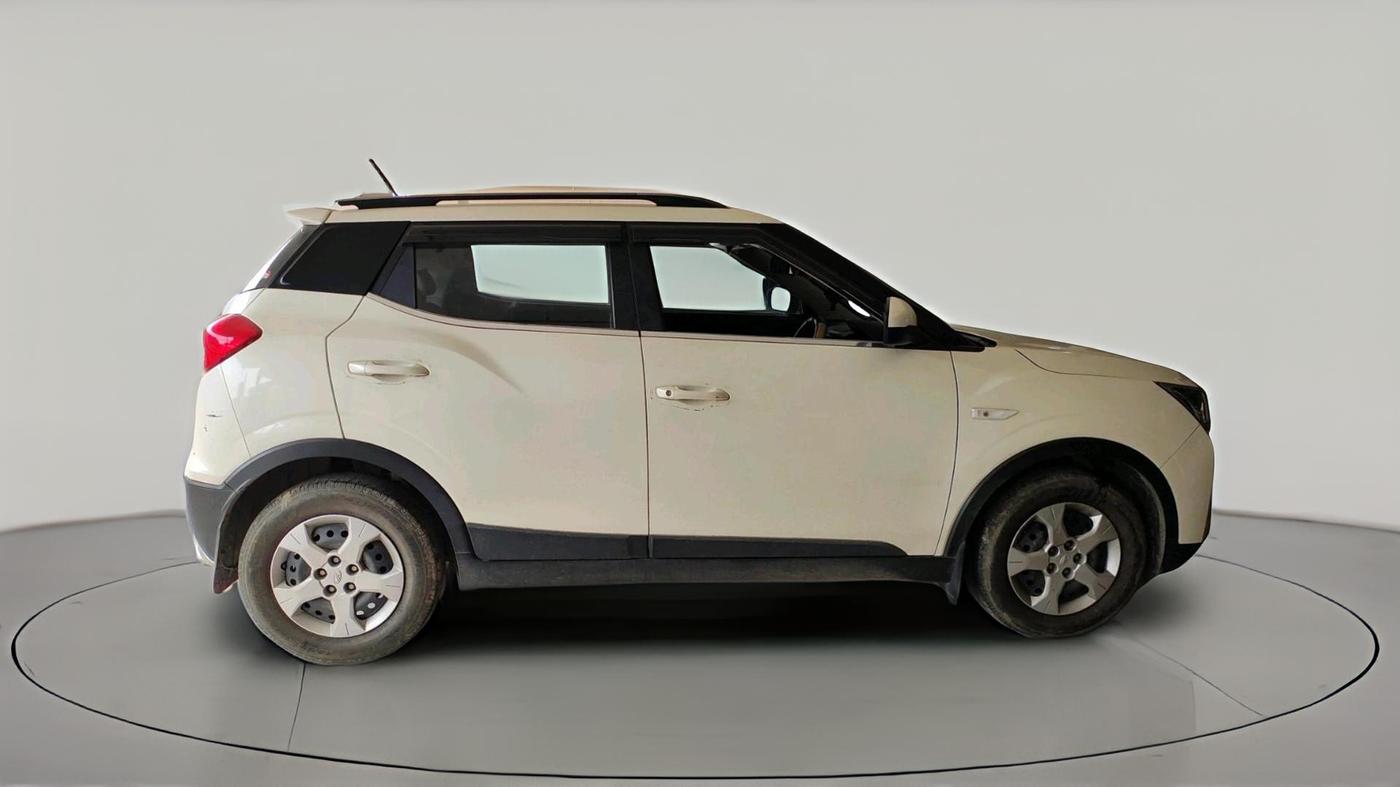 2020 Mahindra XUV300 W6 1.2 PETROL, Petrol, Manual, 24,043 km, exterior
