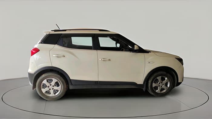 2020 Mahindra XUV300 W6 1.2 PETROL, Petrol, Manual, 24,043 km, exterior