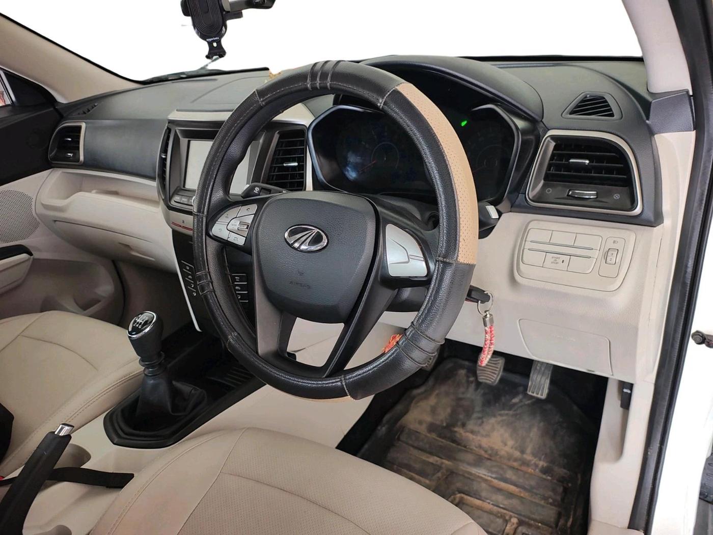 2020 Mahindra XUV300 W6 1.2 PETROL, Petrol, Manual, 24,043 km, interior