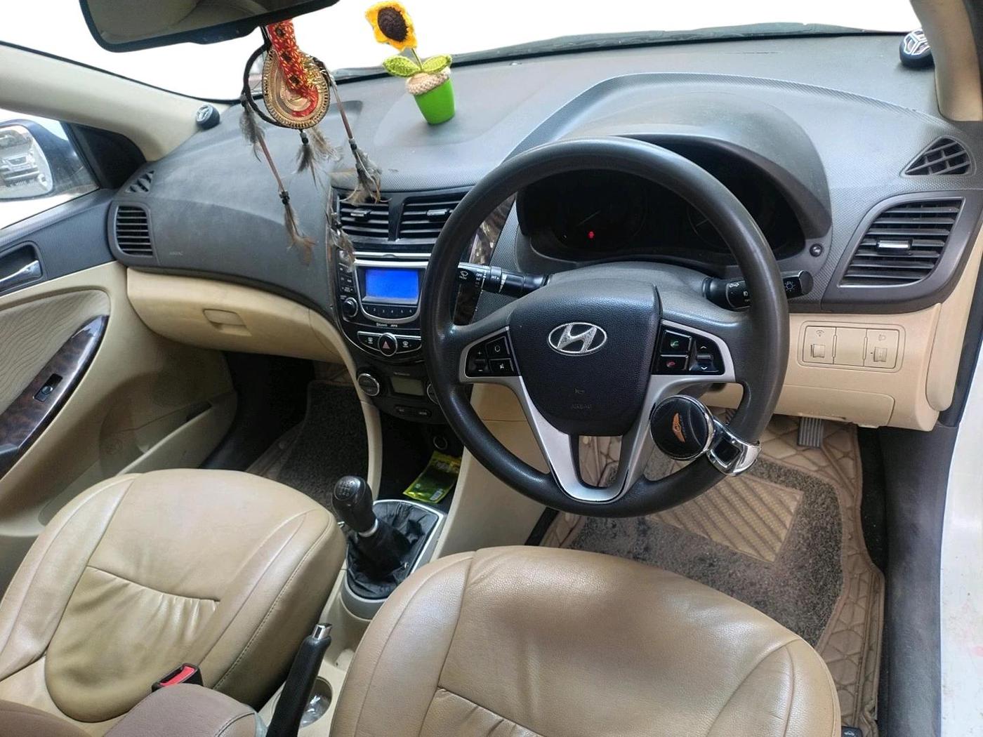 2012 Hyundai Verna FLUIDIC 1.6 CRDI SX, Diesel, Manual, 1,28,690 km, interior