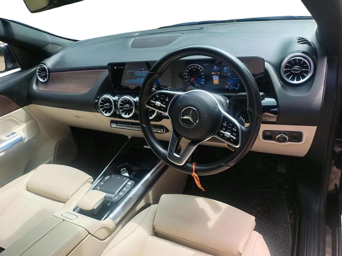 2022 Mercedes Benz GLA Class 200, Petrol, Automatic, 28,837 km, interior