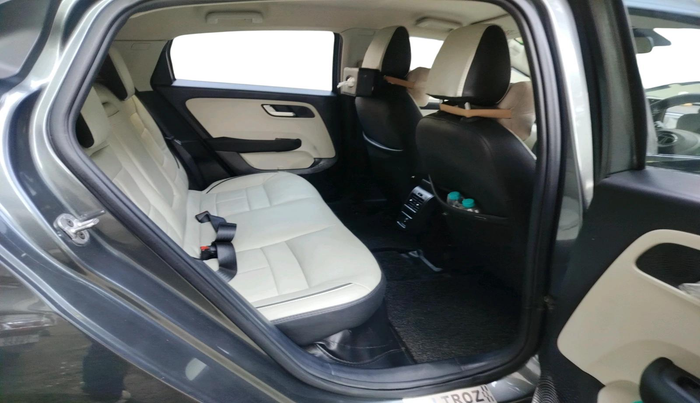 2024 Tata ALTROZ XZ PETROL, Petrol, Manual, 7,737 km, interior