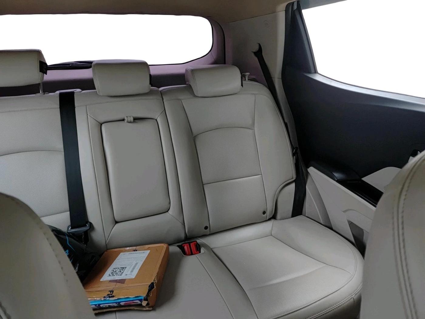 2019 Mahindra XUV300 W8 (O) 1.2 PETROL, Petrol, Manual, 66,720 km, interior