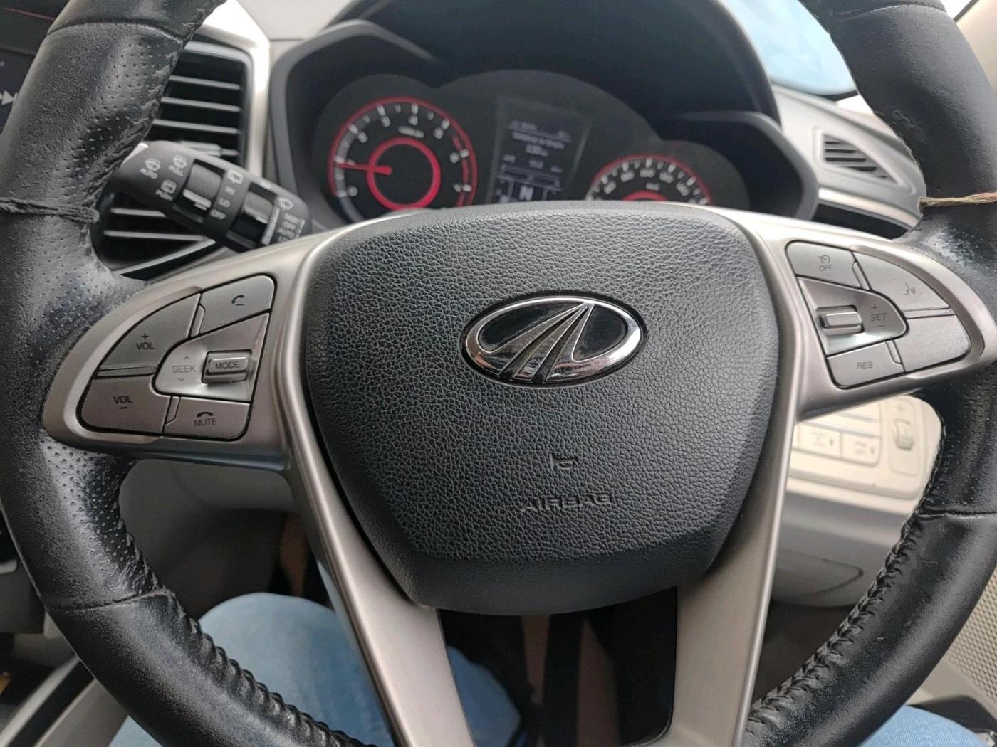 2019 Mahindra XUV300 W8 (O) 1.2 PETROL, Petrol, Manual, 66,720 km, interior