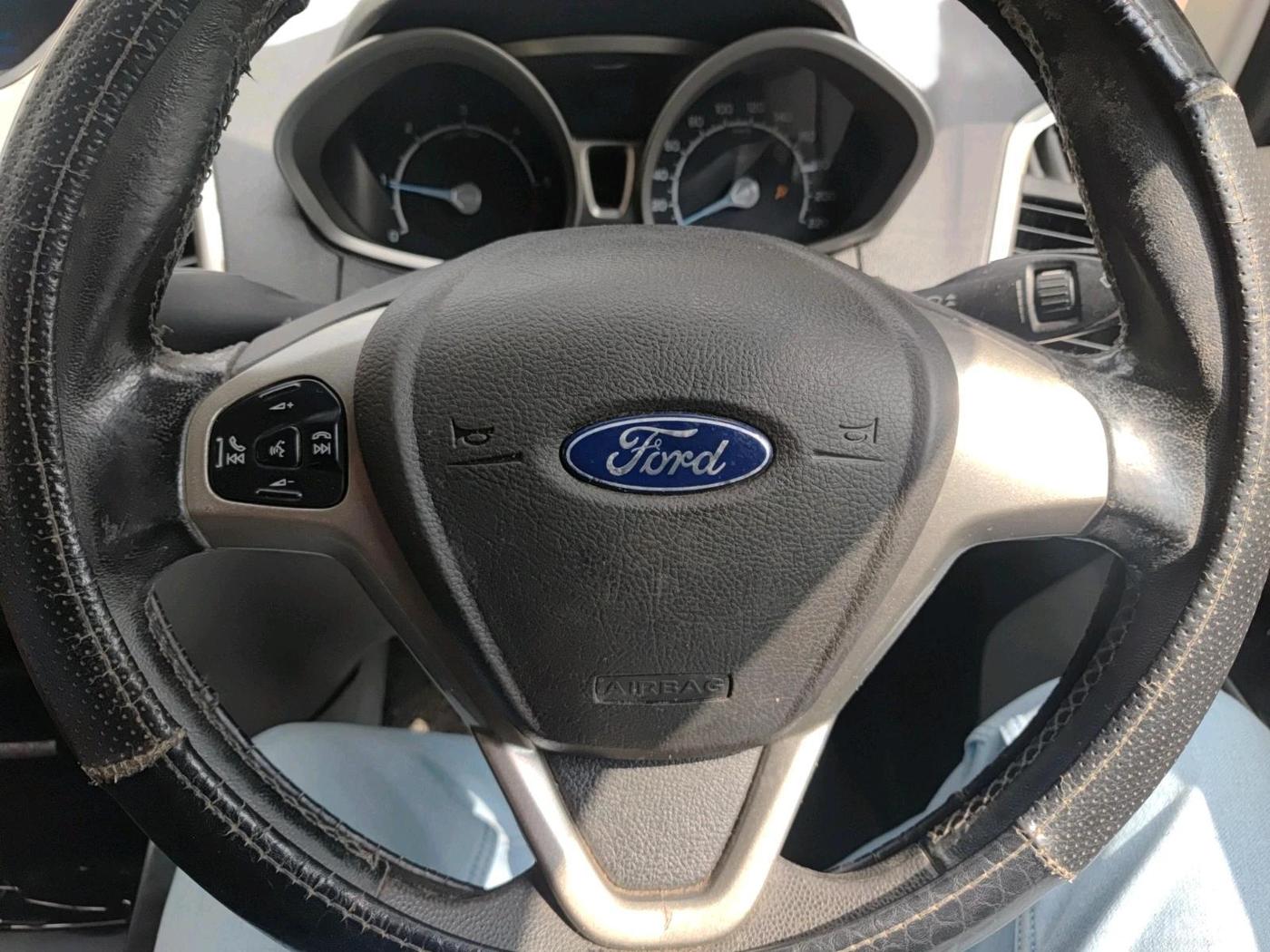 2014 Ford Ecosport TITANIUM 1.5L DIESEL, Diesel, Manual, 1,23,271 km, interior