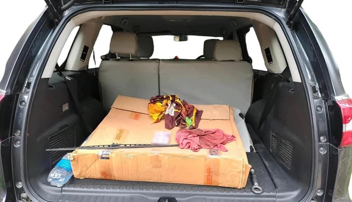 2018 Tata Hexa XM 4X2 7 STR, Diesel, Manual, 54,014 km, exterior