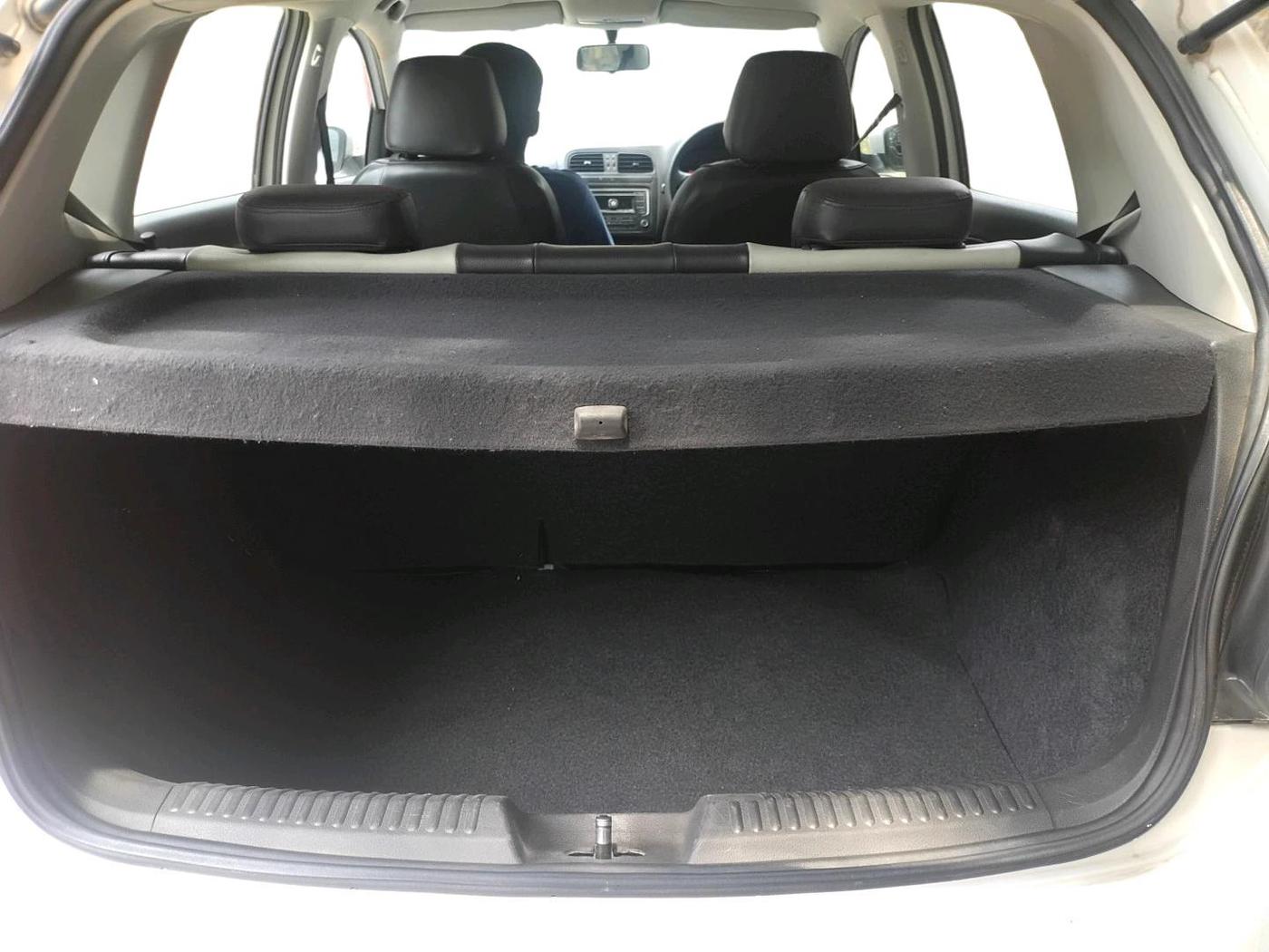 2015 Volkswagen Polo COMFORTLINE 1.2L, Petrol, Manual, 79,637 km, exterior