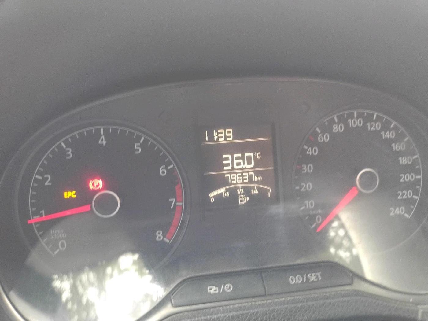 2015 Volkswagen Polo COMFORTLINE 1.2L, Petrol, Manual, 79,637 km, interior
