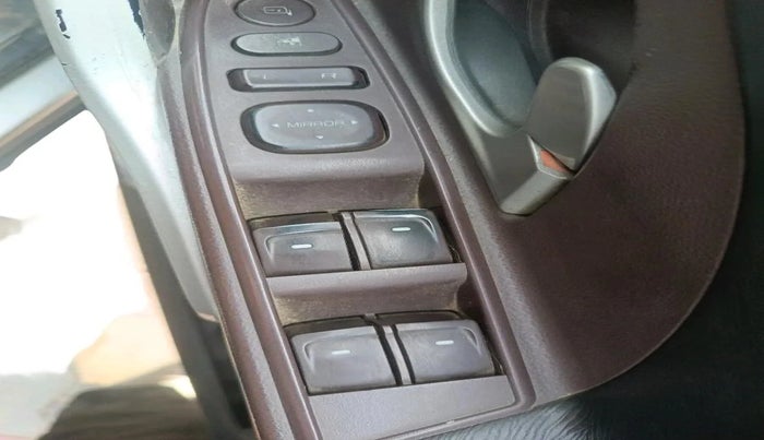 2012 Mahindra XUV500 W8, Diesel, Manual, 1,04,951 km, interior