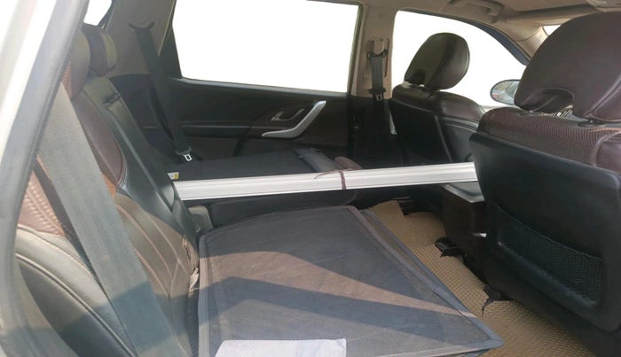 2012 Mahindra XUV500 W8, Diesel, Manual, 1,04,951 km, interior