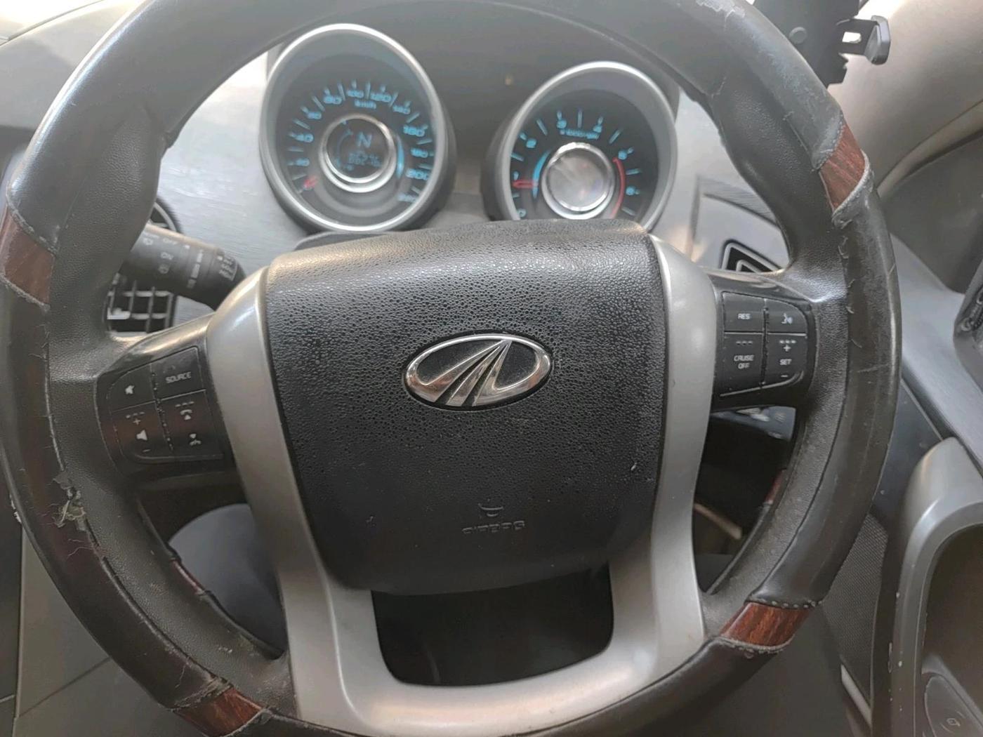 2016 Mahindra XUV500 W6, Diesel, Manual, 86,276 km, interior