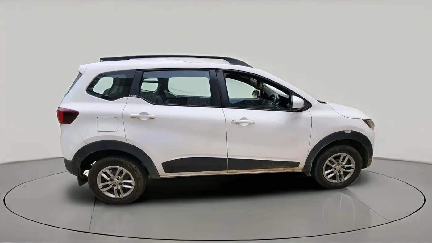 2019 Renault TRIBER RXT, Petrol, Manual, 76,702 km, exterior