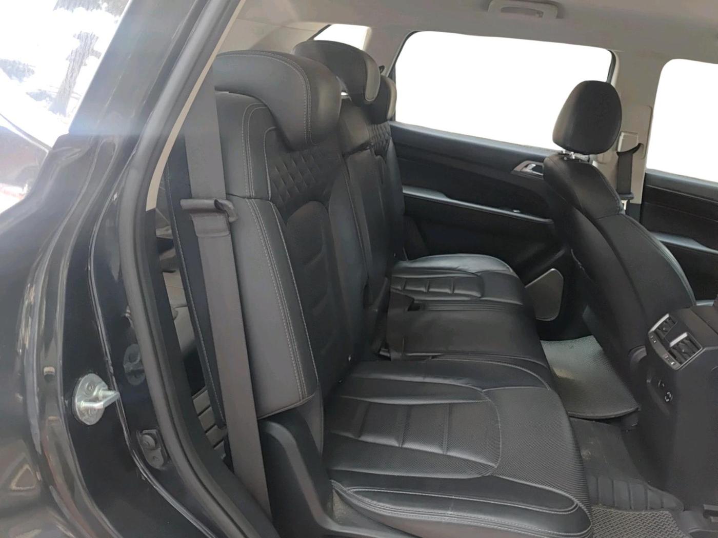 2020 Mahindra ALTURAS G4 2WD AT, Diesel, Automatic, 40,297 km, interior
