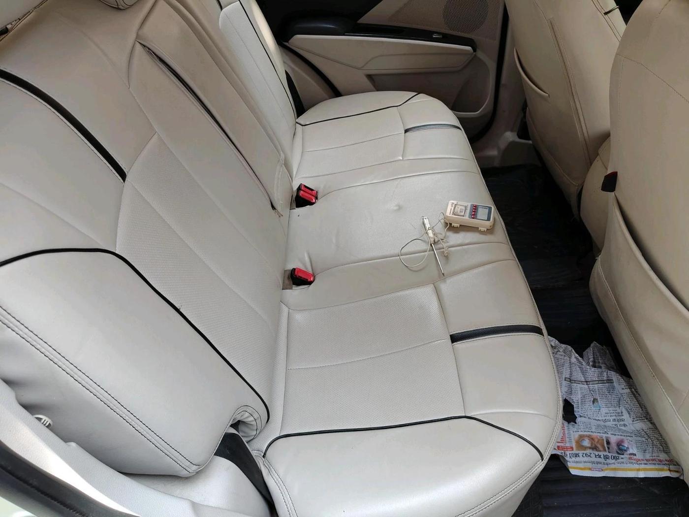 2020 Mahindra XUV300 W8 1.5 DIESEL, Diesel, Manual, 56,377 km, interior