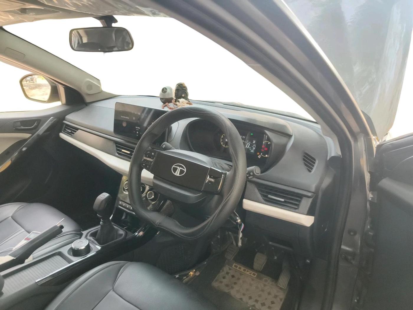 2025 Tata NEXON Pure Plus 1.2 Petrol 6MT, Petrol, Manual, 6,154 km, interior