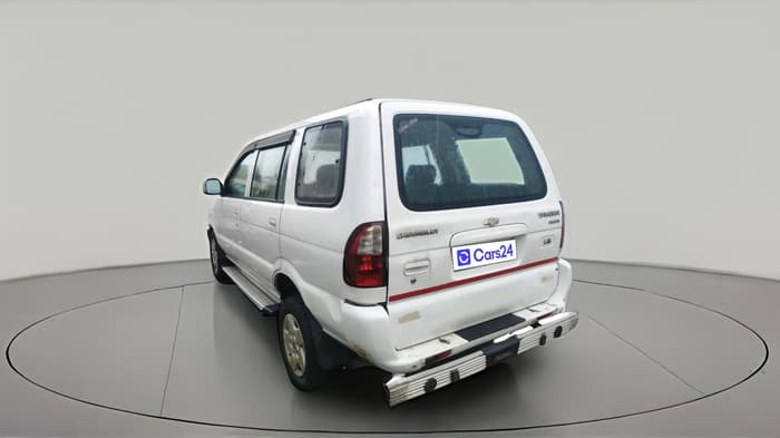 2013 Chevrolet Tavera NEO 3 LS 7 STR BS III, Diesel, Manual, 3,90,000 km, exterior