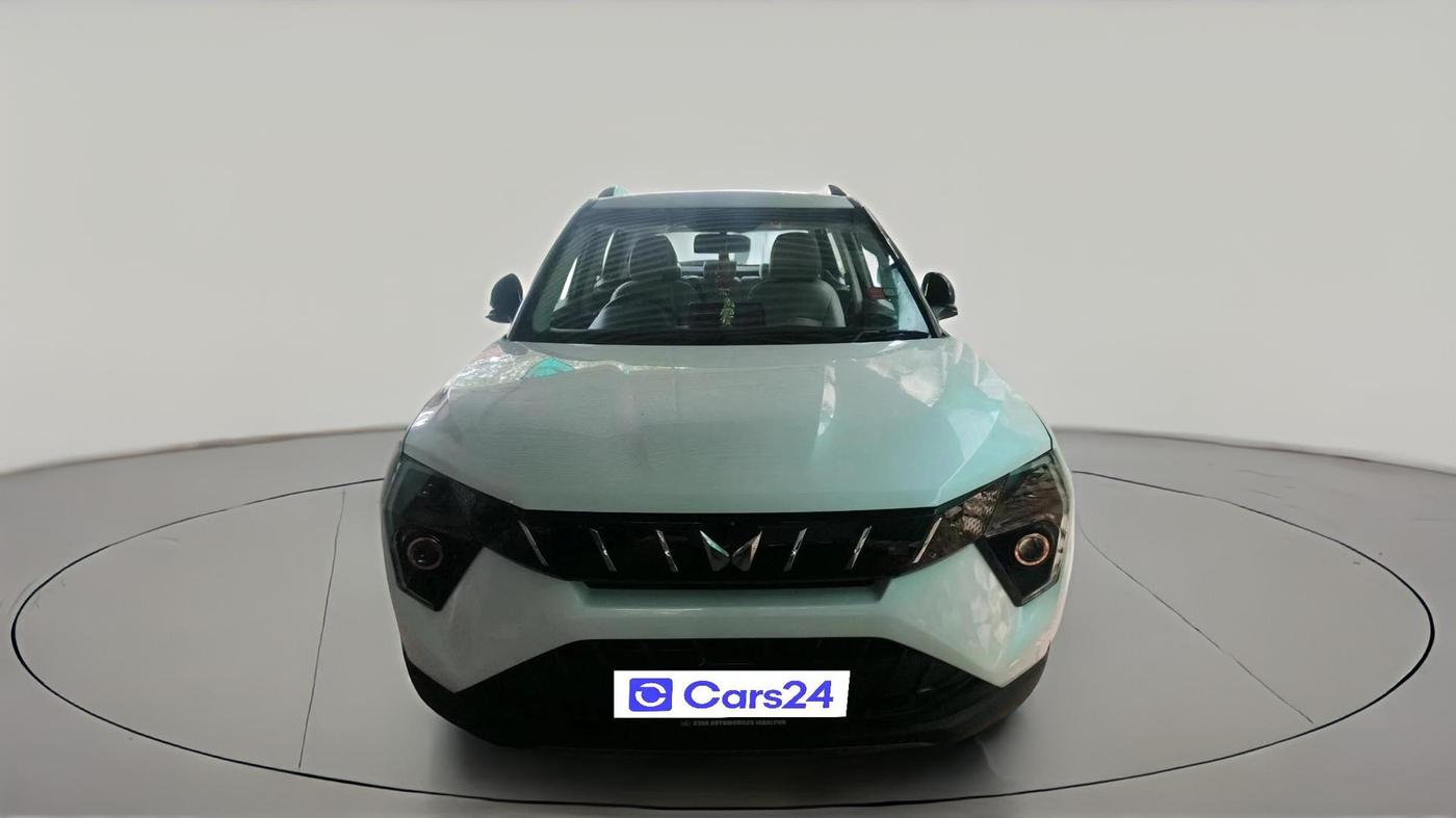 2025 Mahindra XUV 3XO AX5 1.2 L TCMPFi, Petrol, Manual, 3,930 km, exterior