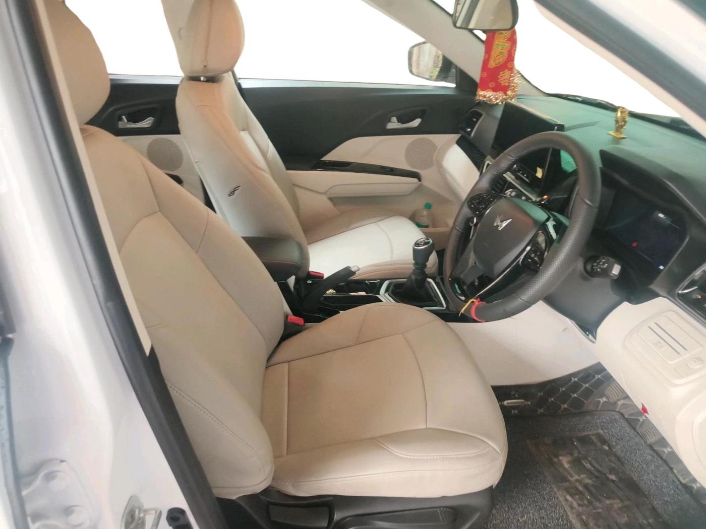 2025 Mahindra XUV 3XO AX5 1.2 L TCMPFi, Petrol, Manual, 3,930 km, interior