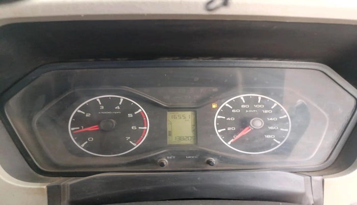 2015 Mahindra Scorpio S4, Diesel, Manual, 1,38,209 km, interior