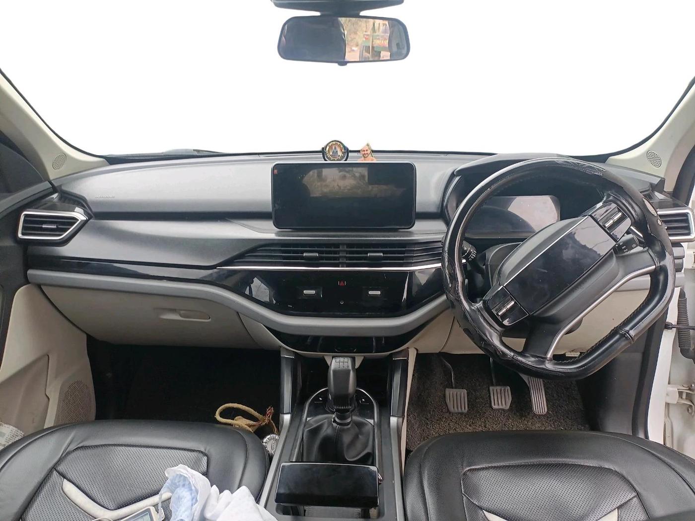 2024 Tata Safari PURE PLUS S, Diesel, Manual, 1,27,680 km, interior