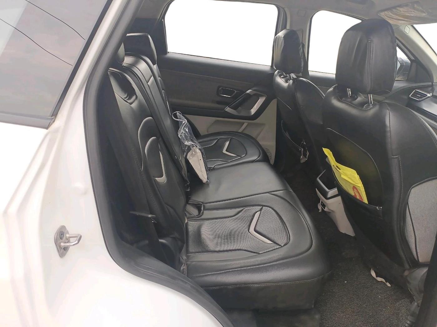 2024 Tata Safari PURE PLUS S, Diesel, Manual, 1,27,680 km, interior