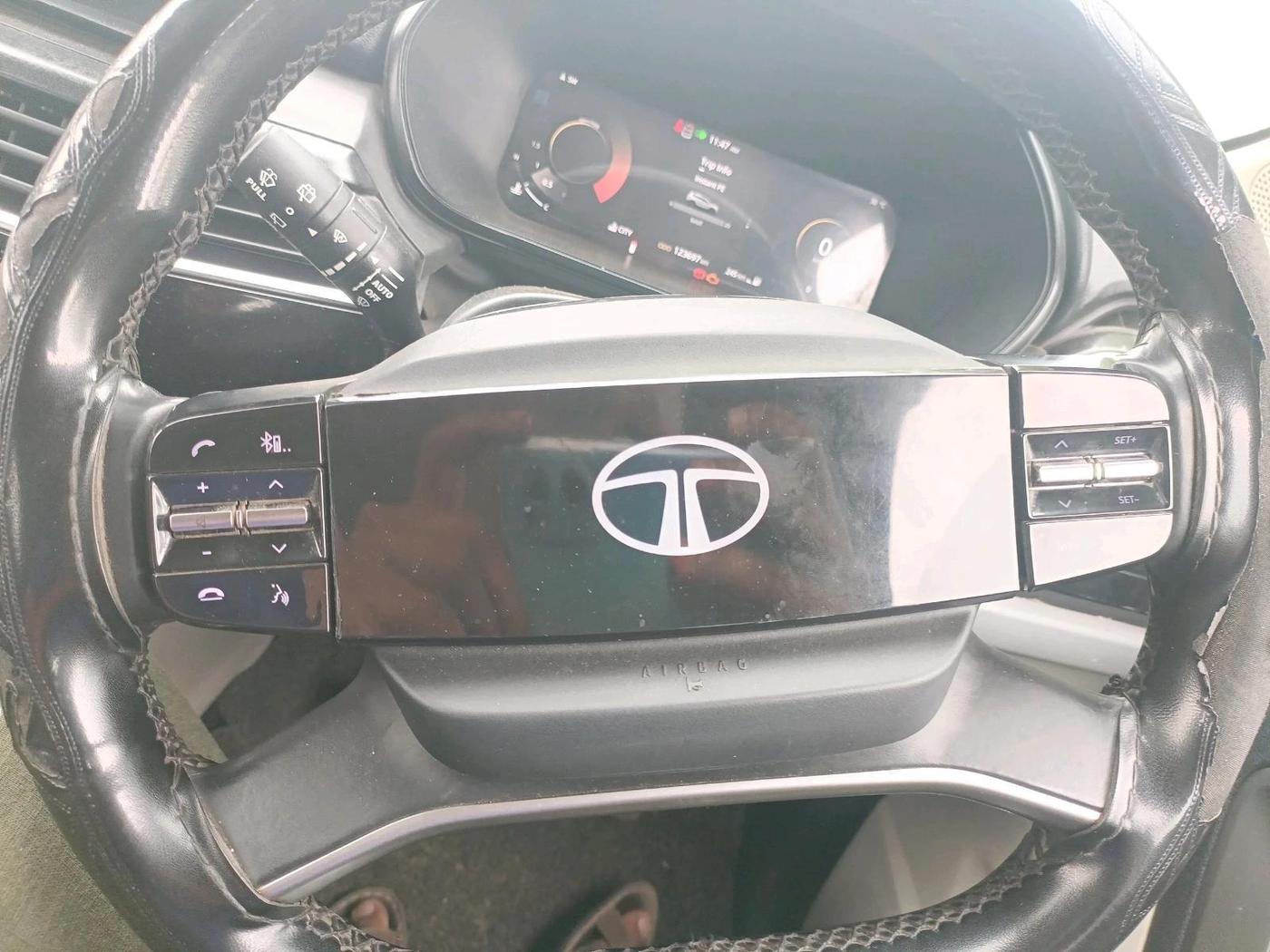 2024 Tata Safari PURE PLUS S, Diesel, Manual, 1,27,680 km, interior