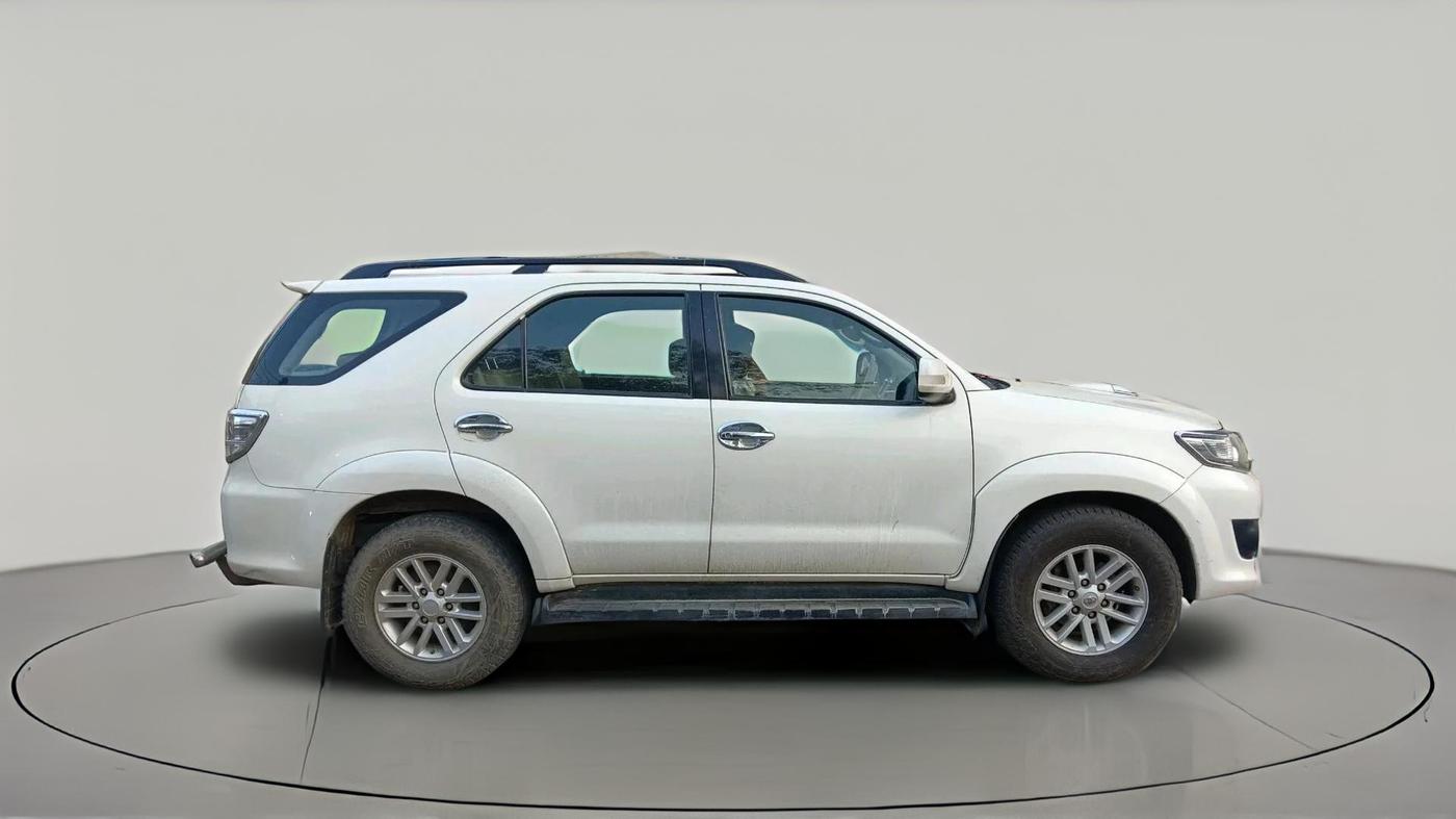 2013 Toyota Fortuner 3.0 4X4 MT, Diesel, Manual, 1,40,584 km, exterior