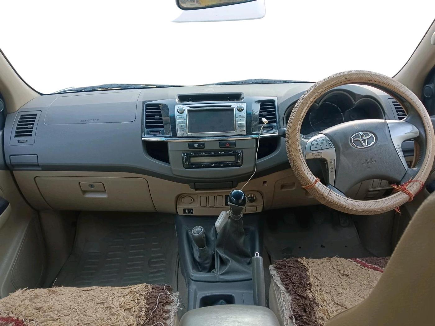 2013 Toyota Fortuner 3.0 4X4 MT, Diesel, Manual, 1,40,584 km, interior