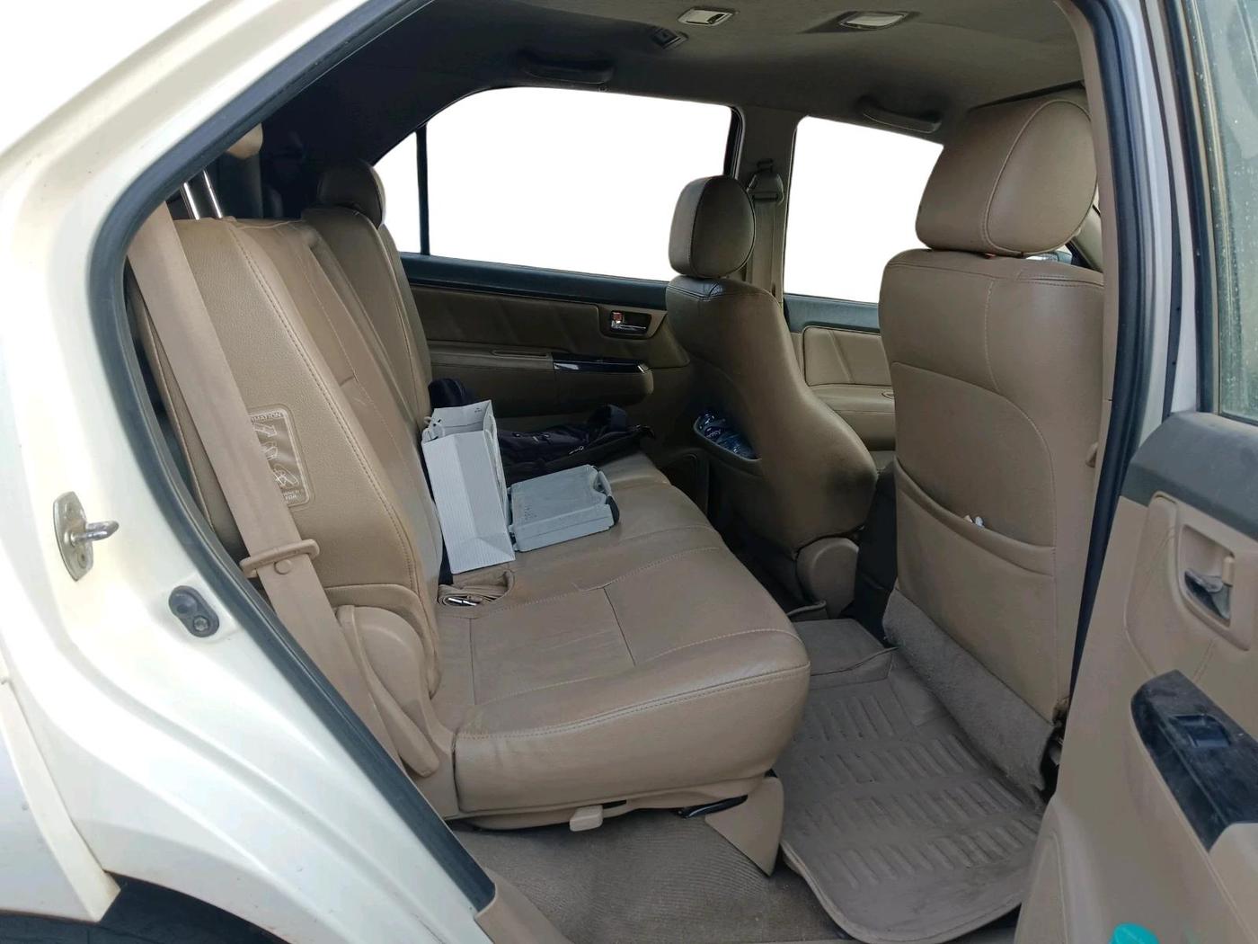 2013 Toyota Fortuner 3.0 4X4 MT, Diesel, Manual, 1,40,584 km, interior