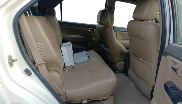 2013 Toyota Fortuner 3.0 4X4 MT, Diesel, Manual, 1,40,584 km, interior