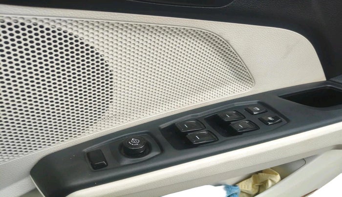 2025 Mahindra XUV 3XO REVX M 1.2 Petrol, Petrol, Manual, 12,691 km, interior