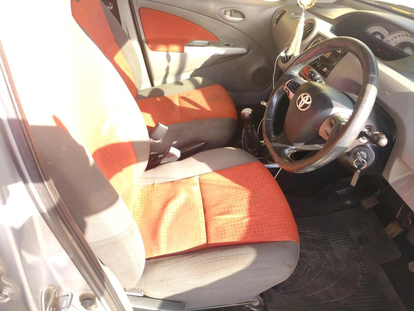 2011 Toyota Etios Liva VX, Petrol, Manual, 85,173 km, interior
