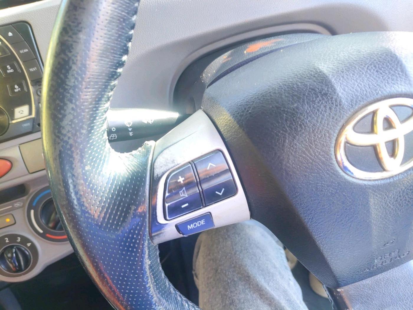 2011 Toyota Etios Liva VX, Petrol, Manual, 85,173 km, interior