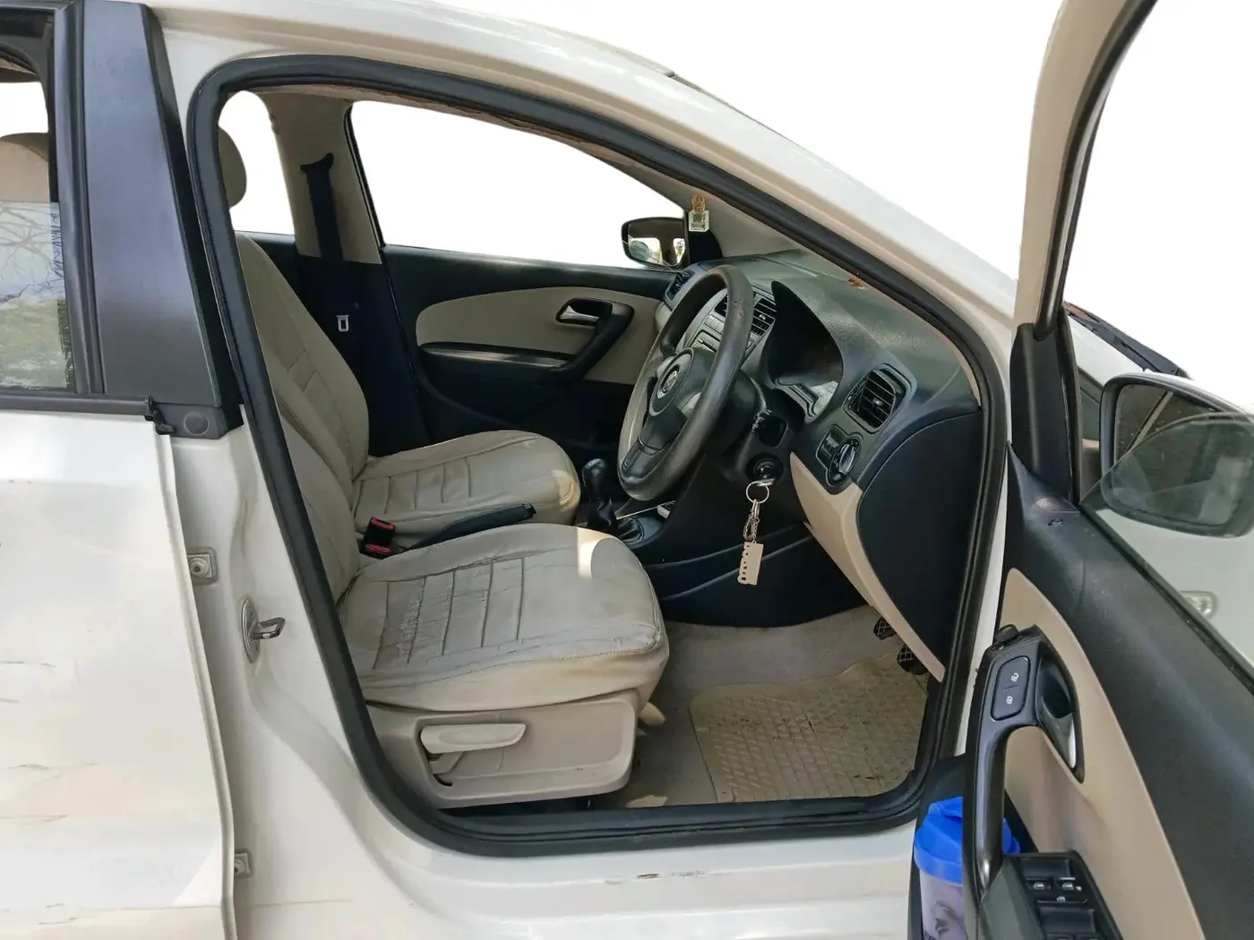 2012 Volkswagen Polo COMFORTLINE 1.2L PETROL, Petrol, Manual, 1,07,606 km, interior