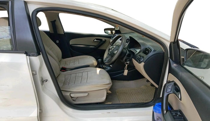 2012 Volkswagen Polo COMFORTLINE 1.2L PETROL, Petrol, Manual, 1,07,606 km, interior