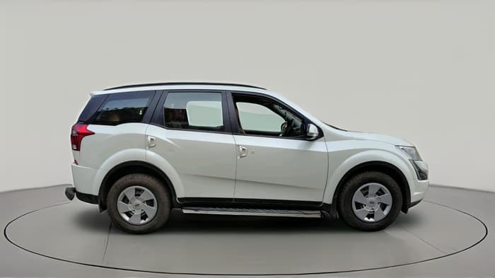 2021 Mahindra XUV500 W7, Diesel, Manual, 1,00,585 km, exterior