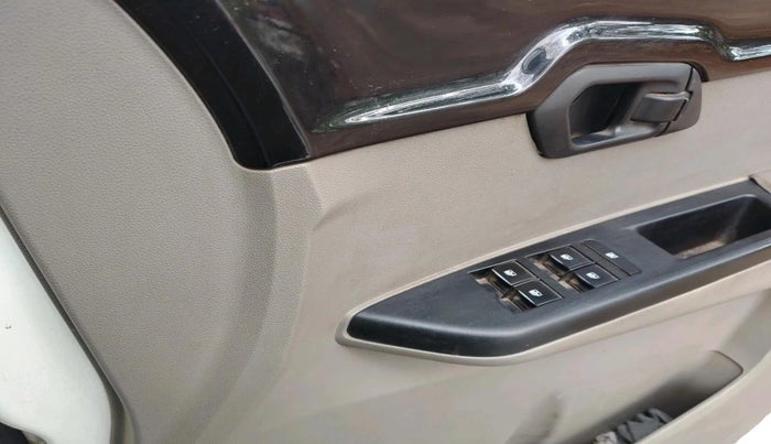 2016 Mahindra Kuv100 K6 6 STR, Petrol, Manual, 30,808 km, interior