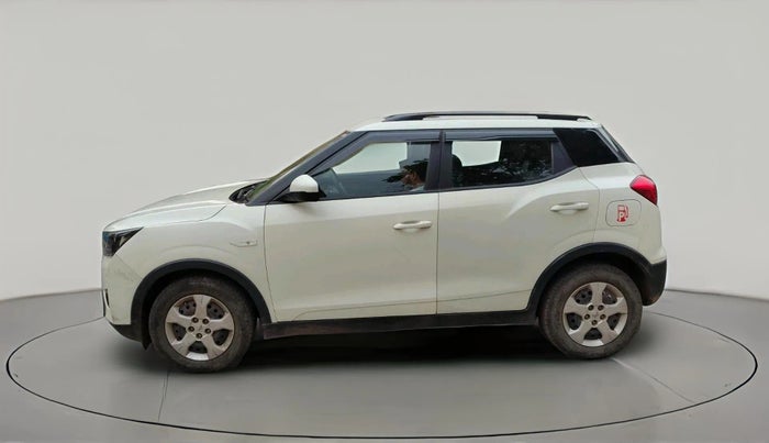 2023 Mahindra XUV300 W6 1.2 PETROL, Petrol, Manual, 24,040 km, exterior