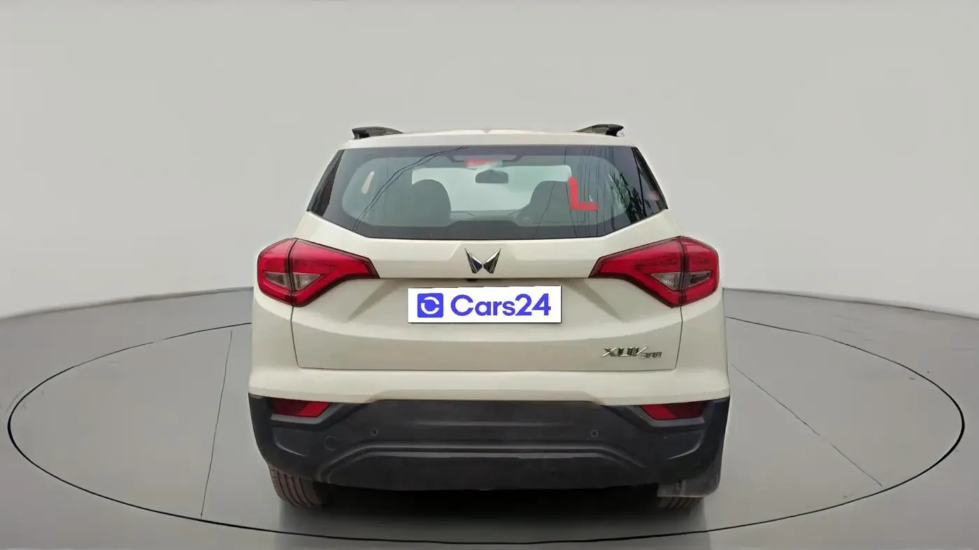 2023 Mahindra XUV300 W6 1.2 PETROL, Petrol, Manual, 24,040 km, exterior