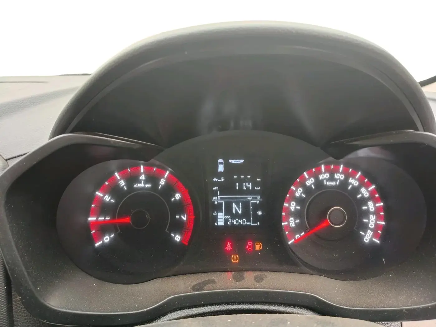 2023 Mahindra XUV300 W6 1.2 PETROL, Petrol, Manual, 24,040 km, interior