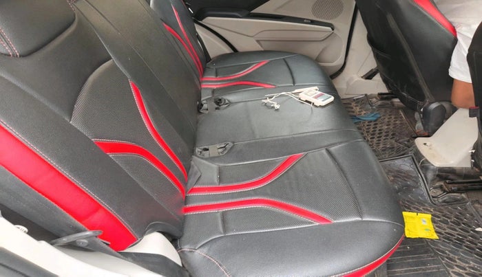 2023 Mahindra XUV300 W6 1.2 PETROL, Petrol, Manual, 24,040 km, interior