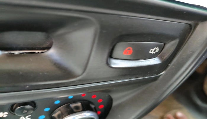 2014 Nissan Terrano XL (D), Diesel, Manual, 84,909 km, interior