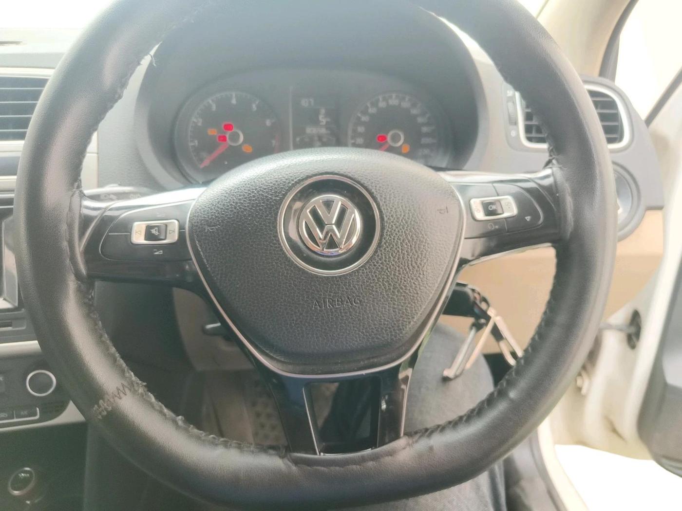 2016 Volkswagen Polo HIGHLINE1.2L, Petrol, Manual, 80,658 km, interior