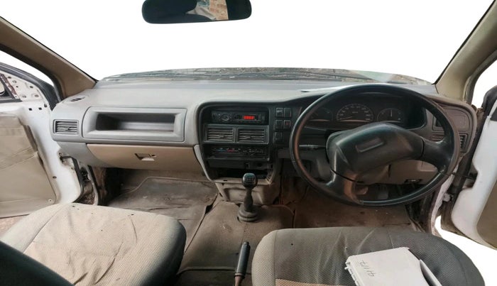 2011 Chevrolet Tavera LS B2 7 STR, Diesel, Manual, 1,73,916 km, interior