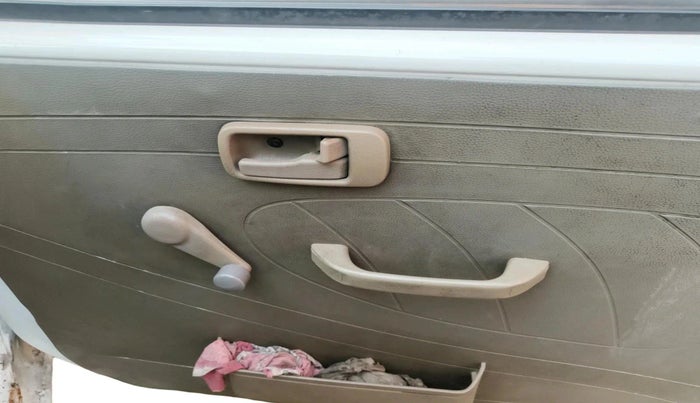 2011 Chevrolet Tavera LS B2 7 STR, Diesel, Manual, 1,73,916 km, interior