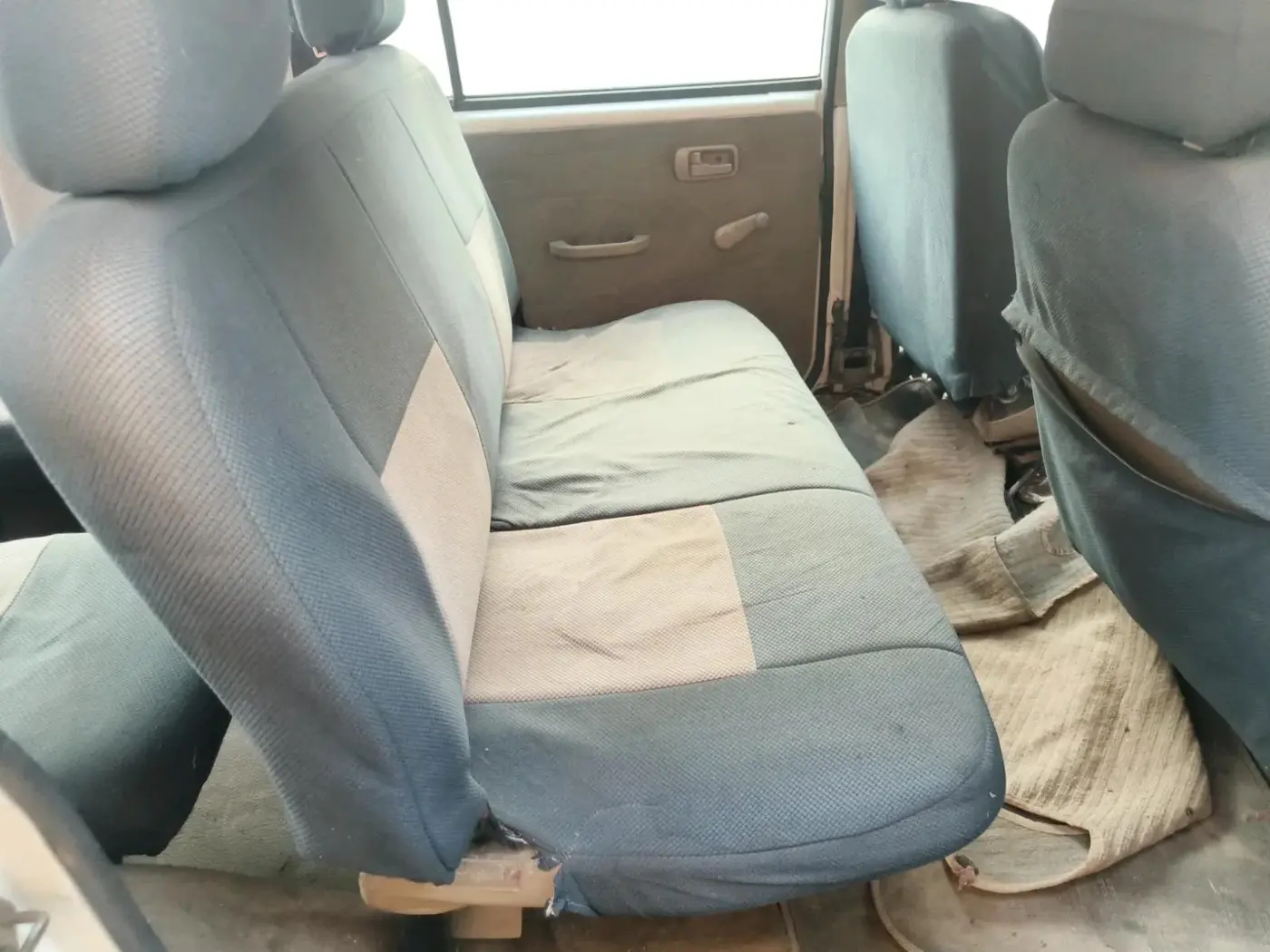 2011 Chevrolet Tavera LS B2 7 STR, Diesel, Manual, 1,73,916 km, interior