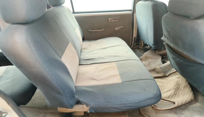 2011 Chevrolet Tavera LS B2 7 STR, Diesel, Manual, 1,73,916 km, interior